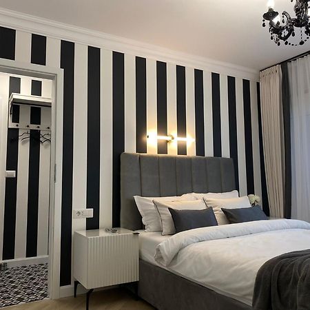 Studio Luxury Black & White Alba Iulia Exterior photo