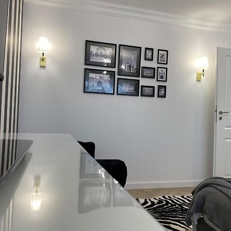 Studio Luxury Black & White Alba Iulia Exterior photo