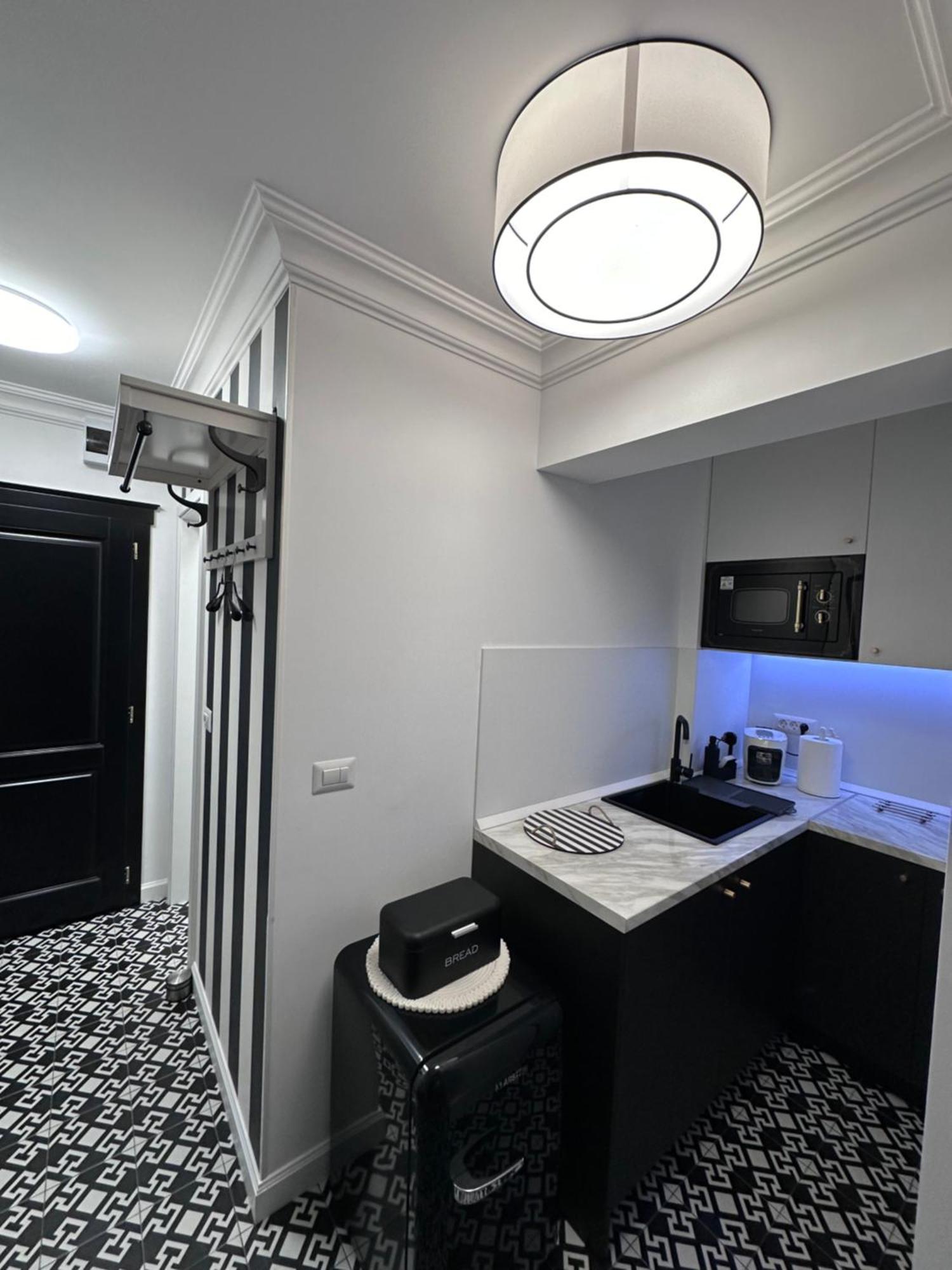 Studio Luxury Black & White Alba Iulia Exterior photo