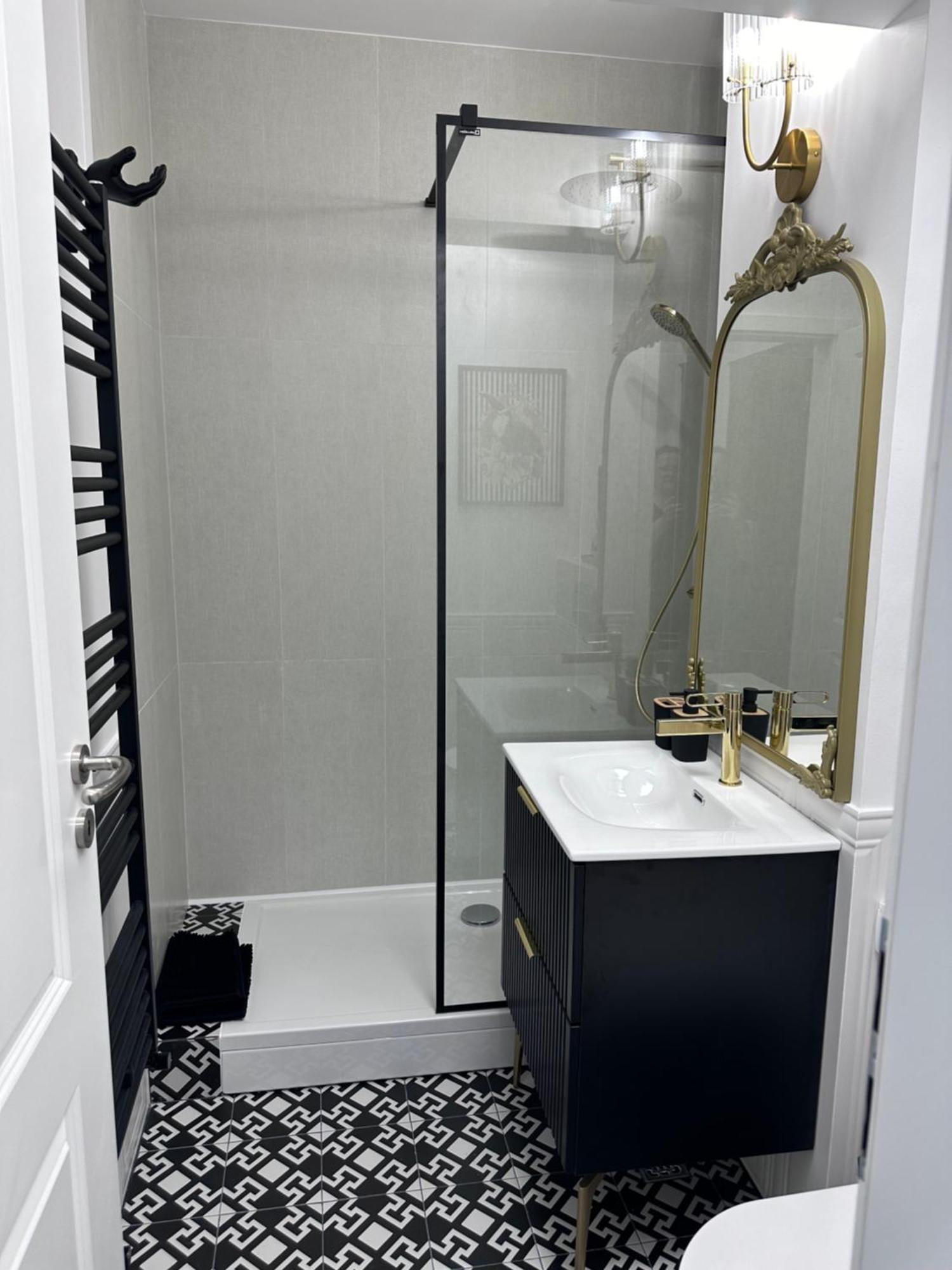 Studio Luxury Black & White Alba Iulia Exterior photo