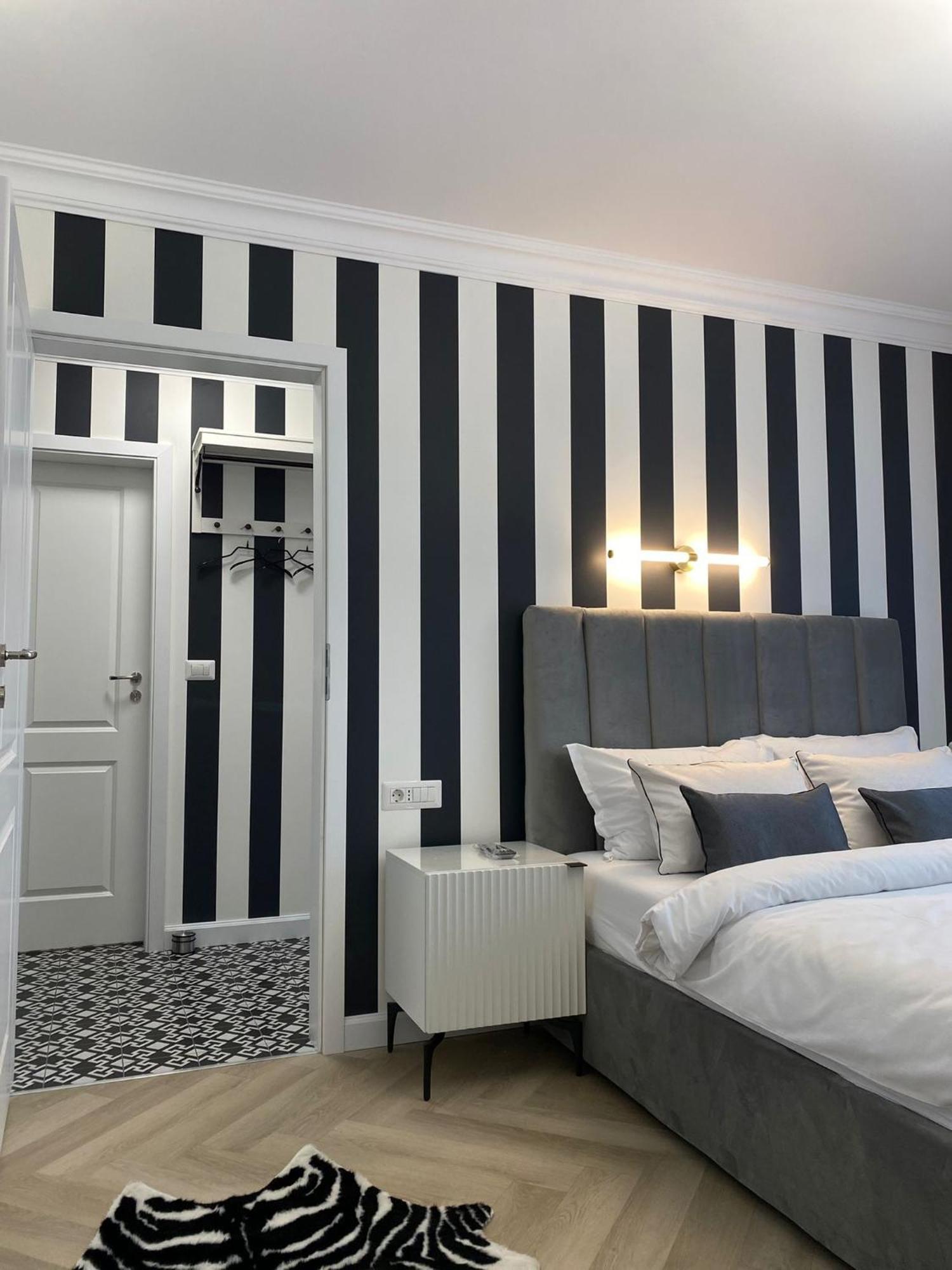 Studio Luxury Black & White Alba Iulia Exterior photo