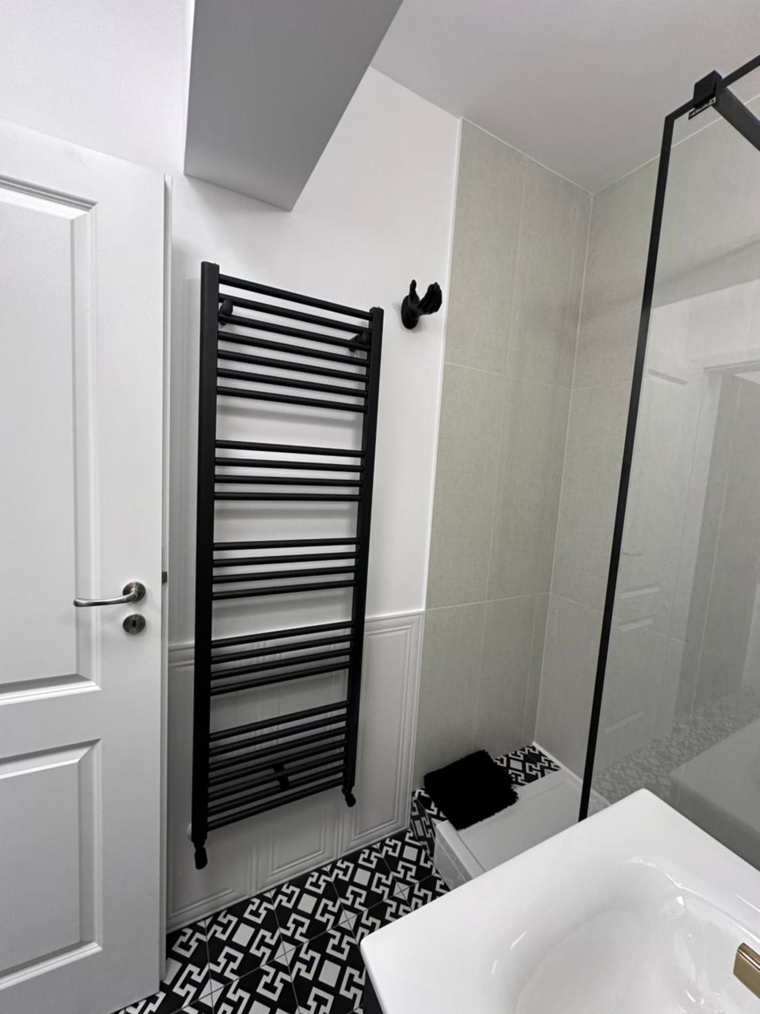 Studio Luxury Black & White Alba Iulia Exterior photo