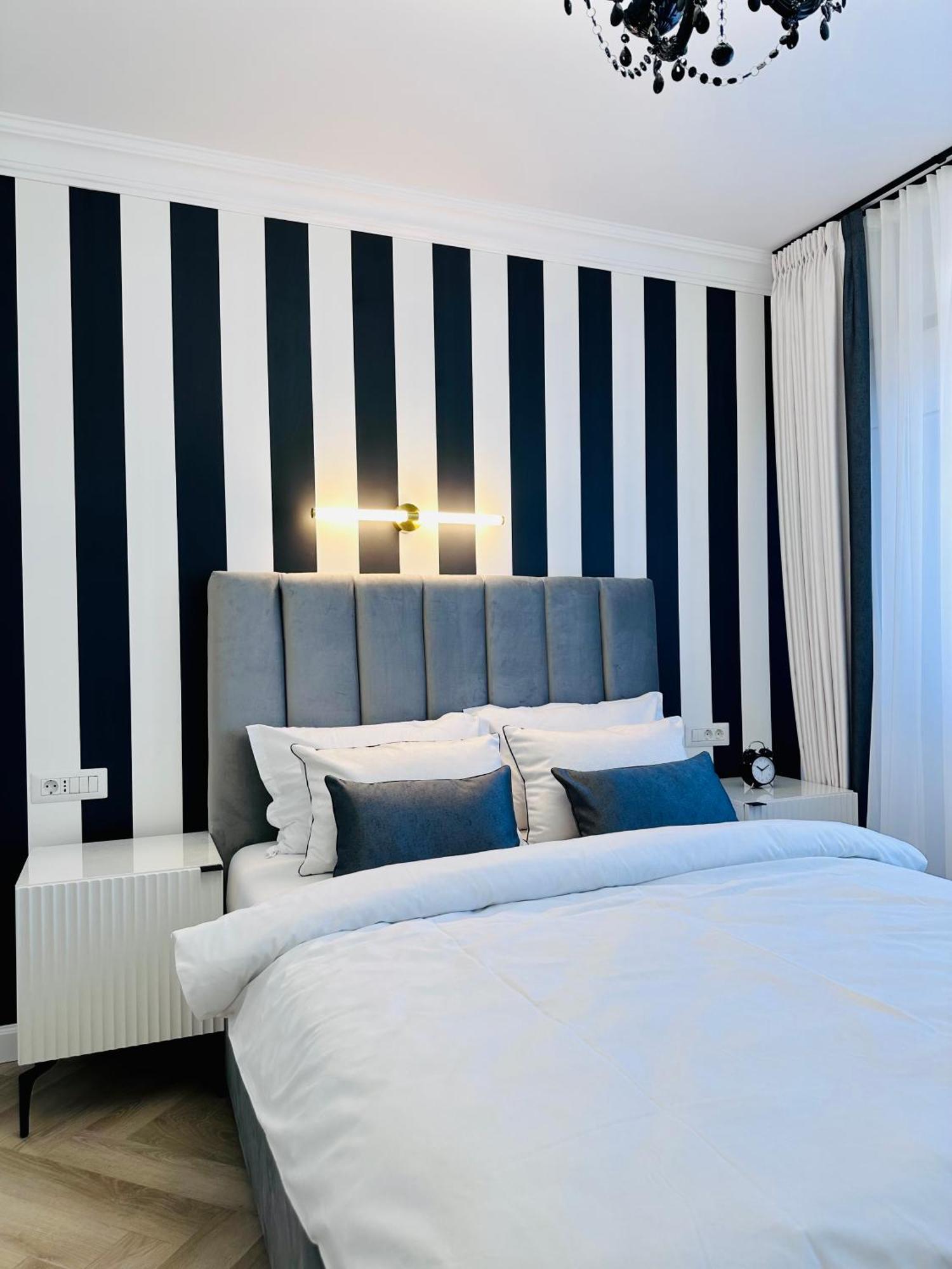 Studio Luxury Black & White Alba Iulia Exterior photo