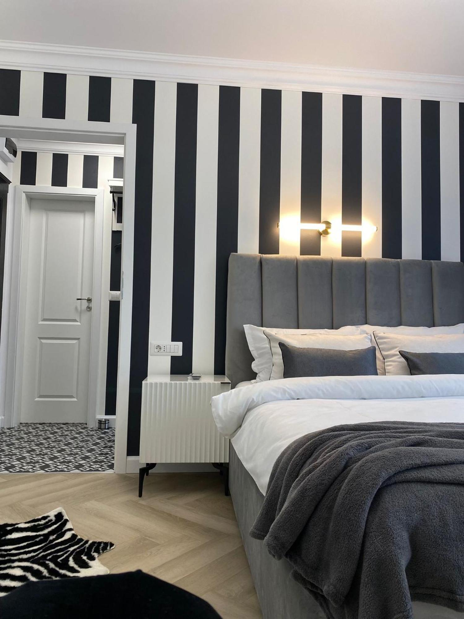 Studio Luxury Black & White Alba Iulia Exterior photo